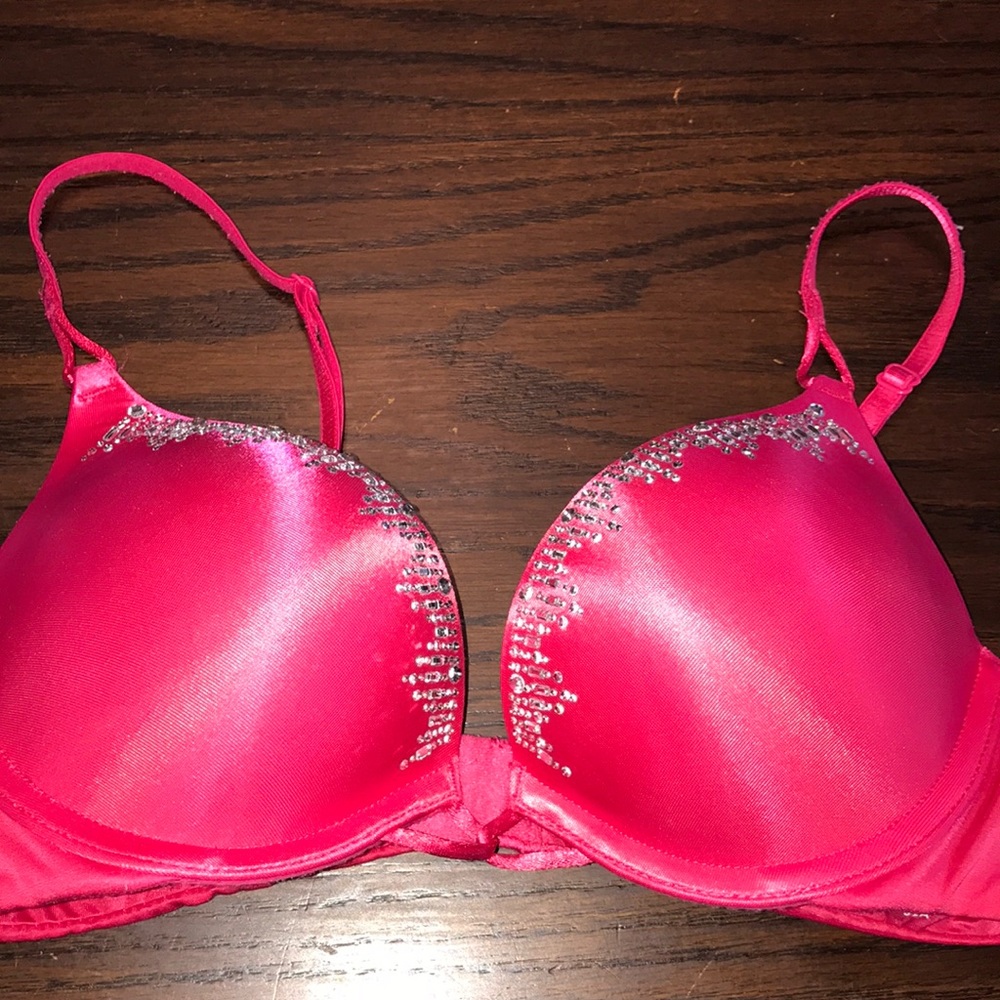 Victoria’s Secret bombshell push up bra